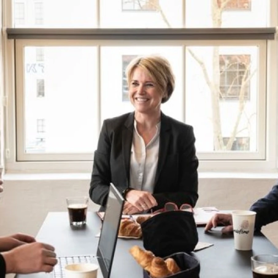 medium-office Coffee dk - worklife 21 1.png